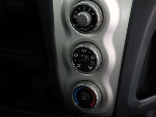Toyota Yaris Linea Sol A-C 1.3 64кВ