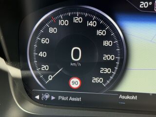 Volvo XC40 R-DESIGN INTELLI SAFE PRO GEARTRONIC RECHARGE 1.5 T5 Twin-Engine PLUG-IN-HYBRID 60 + 132kW