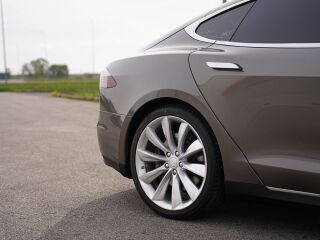 Tesla Model S 85D 384KW 158kW
