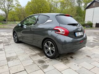Peugeot 208 Luxury 1.2 60kW