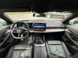 BMW i5 xDrive40 M-Sportpakett Pro 290кВ