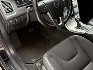Volvo XC60 Momentum AWD 2.4 140kW