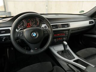 BMW 330 M-pakett 3.0 180kW
