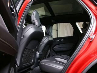 Volvo XC60 AWD R-DESIGN INTELLI SAFE PRO 2.0 B4 KERS Mild Hybrid 145кВ