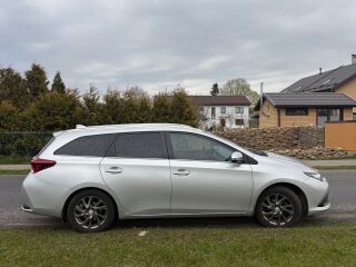 Toyota Auris 1.6 97кВ
