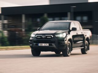 Toyota Hilux 2.8 150кВ