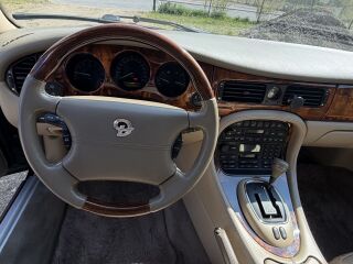 Jaguar XJ SOVEREGN LONG 4.0 V8 209kW
