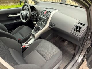 Toyota Auris Linea Sol 1.6 97кВ