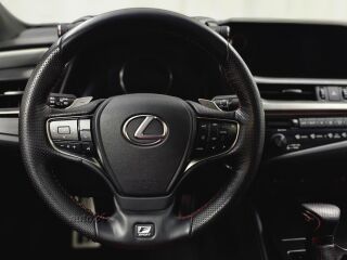 Lexus ES 300h F-Sport S Mark Levinson 2.5 131kW