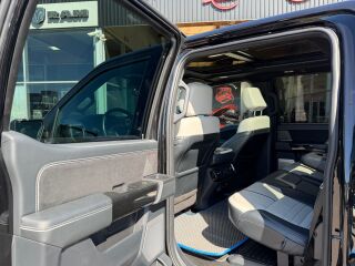 Ford F-150 Lightning Platinum Extended Range SuperCrew