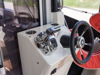 Quicksilver Pilothouse 755 300kW