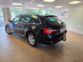 Skoda Superb Combi Ambition 2.0 TDi 110кВ