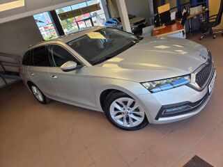 Skoda Octavia Combi Style 2.0 TDi 110кВ