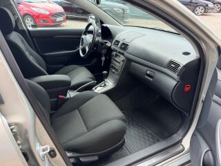 Toyota Avensis Wagon Linea Sol 2.0 108кВ