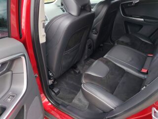 Volvo XC60 R-DESIGN LINE AWD 2.4 D5 140kW