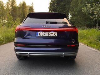 Audi e-tron 55 S-line 300кВ