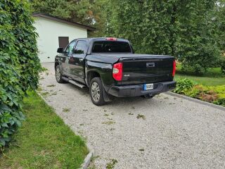Toyota Tundra CrewMax platinum 1794 edition 5.7 284kW