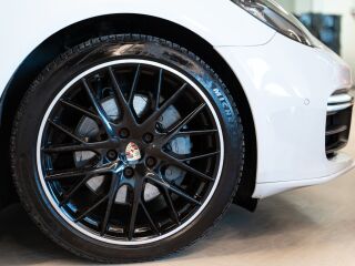 Porsche Panamera 4s 2.9 324кВ