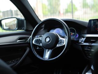 BMW 530 xDrive M-Sportpakett Shadowline 3.0 195кВ