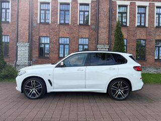 BMW X5 M50 3.0 294kW