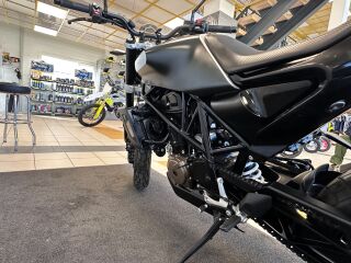 Husqvarna Svartpilen 701 1 silinder 4 takti 55kW