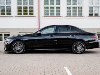 Mercedes-Benz E 220 AMG Line Black Edition 2.0 143kW