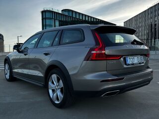 Volvo V60 Cross Country 2.0 140кВ