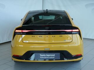 Toyota Prius Luxury Plug-In Hybrid 2.0 111кВ