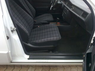 Mercedes-Benz 200 190D 2.0 55kW