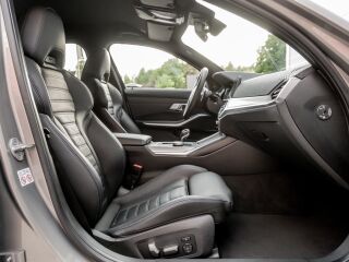 BMW 330 e M-Sport Individual 2.0 215kW