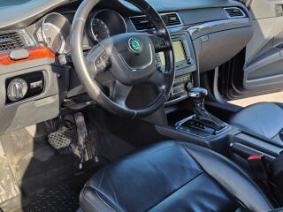 Skoda Superb Elegance Options 2.0 TDI 103kW