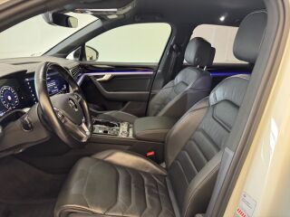 Volkswagen Touareg R-line 3.0 V6 170кВ