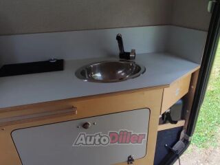 Toyota Hilux + Azar4 Offroad autoelamu kastikale 2.5 88kW