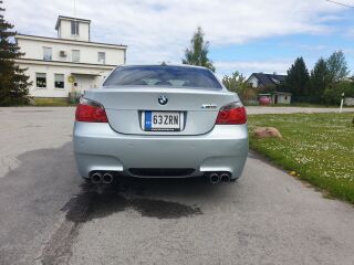 BMW M5 5.0 V10 373kW