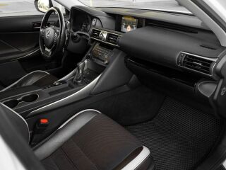 Lexus IS 300h 2.5 133kW