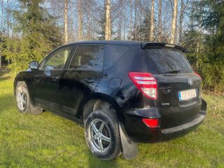 Toyota RAV4 4WD M/T Luxury 2.2 110kW