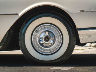 Ford Thunderbird 6.4 V8 221kW