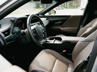 Lexus ES 300h 2.5 131kW