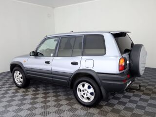 Toyota RAV4 Luxury ATM 2.0 95кВ