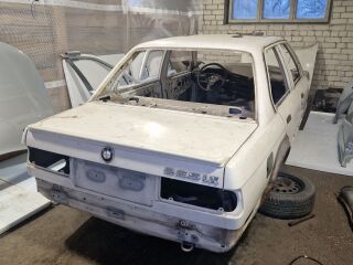 BMW 325 ix 2.5 V6 125kW