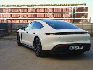 Porsche Taycan 300кВ