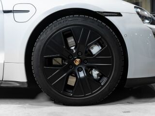 Porsche Taycan GTS 440кВ
