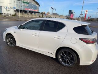 Lexus CT 200h F-sport 1.8 73кВ