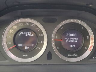 Volvo S60 Momentum R-Design paketiga 2.4 D5 151kW
