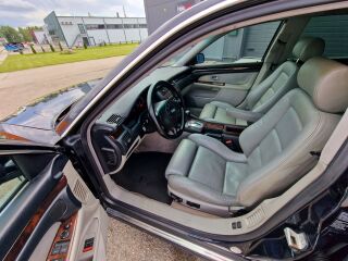 Audi A8 QUATTRO 4X4 3.7 V8 169kW