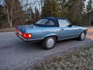 Mercedes-Benz 560 5.5 V8 169kW