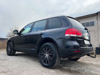 Volkswagen Touareg Black edition diesel 2.5 R5 Diesel 128kW