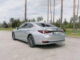 Lexus ES 300h 2.5 131kW