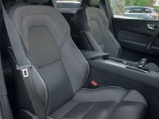 Volvo XC60 AWD R-Design Intelli SAFE Wntr 2.0 B5 AWD MHEV KERS Kerghübriid 183kW