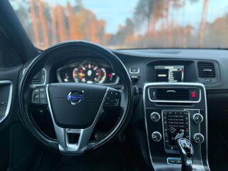 Volvo V60 R-Design 2.4 D6 158kW